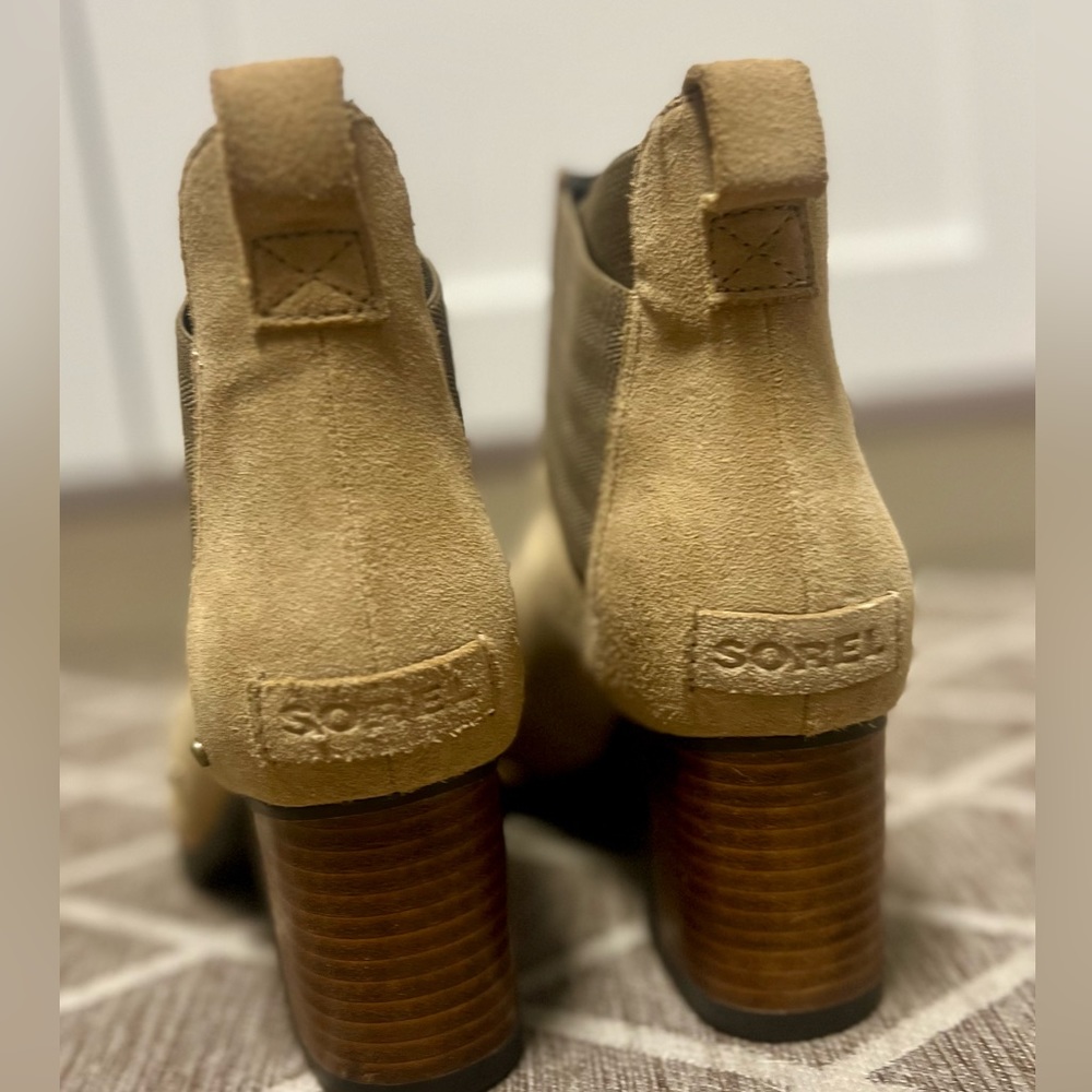Sorel suede waterproof platform heeled shoe/boot